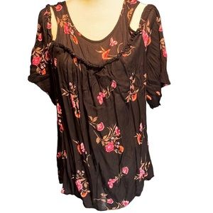 Torrid off the shoulder sleeves size 2x black top with pink flowers